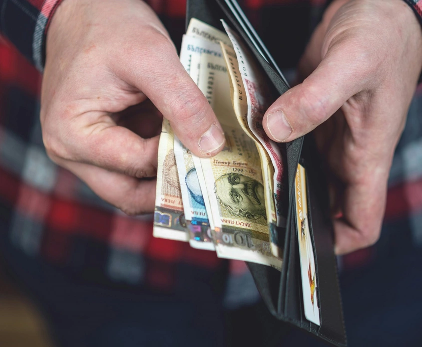 Как да управляваме парите си по-умно и да спестяваме