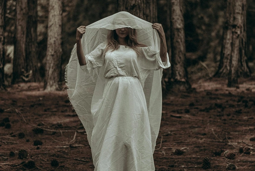 Шепотът на другия свят – 6 сигнала, че духовете ни наблюдават