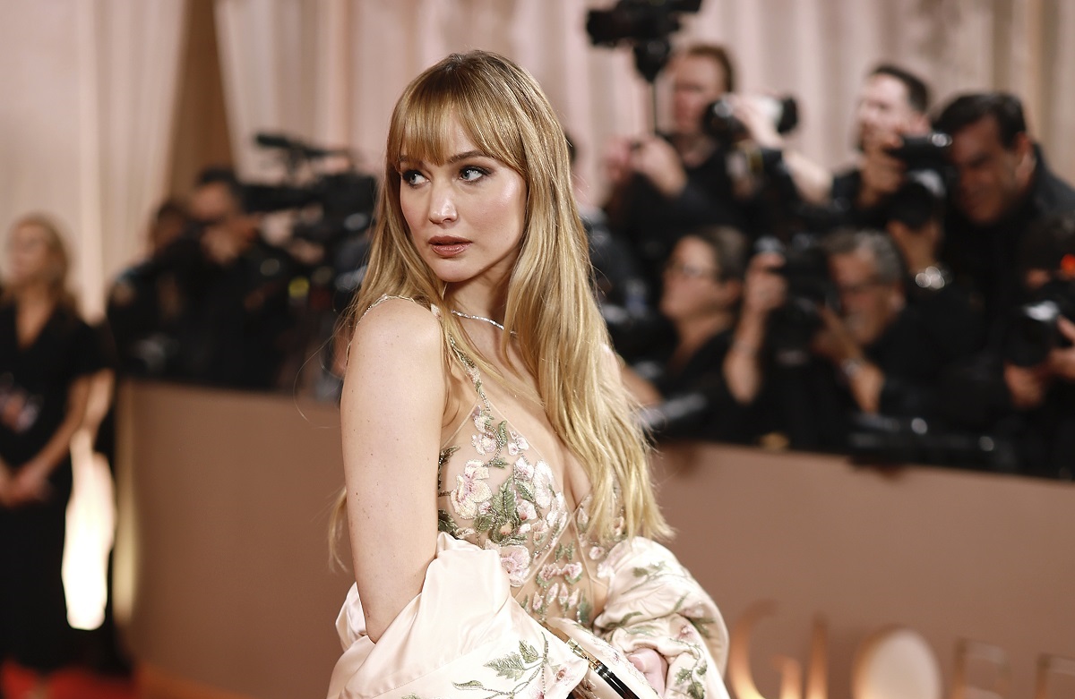 Дженифър Лорънс в изящното творение на Givenchy