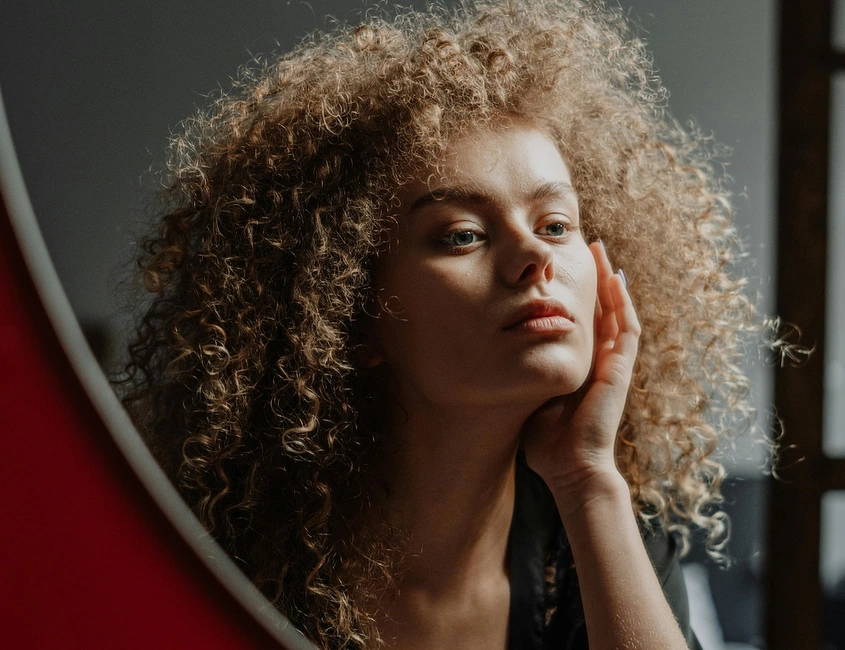 Какво означава да бъдеш автентичен в свят на филтри и фасади