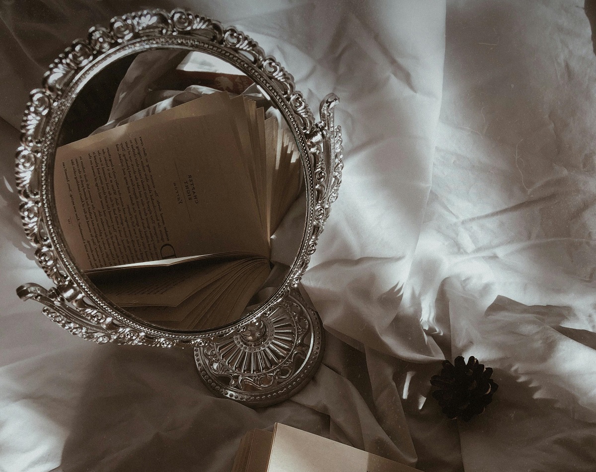 Огледалата като енергийни портали – истина или легенда