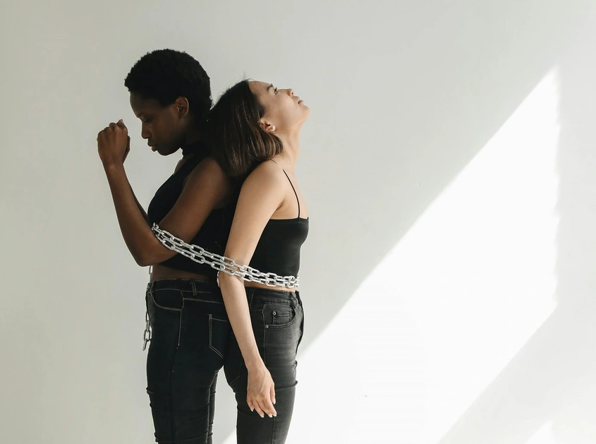 Мълчанието не е сила: 3 реплики, които една жена не бива да търпи мълчаливо