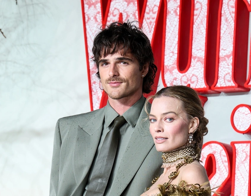 ''Брулени хълмове" е ''Титаник" за Поколението Z. Защо е толкова противоречив и какви са разликите с книгата на Емили Бронте