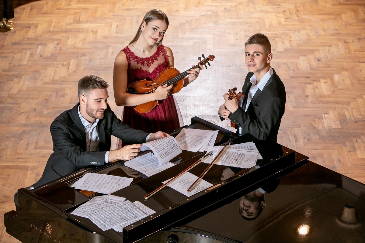 Нов симфоничен оркестър представя втория от серията концерти на трио ''Пезанте''