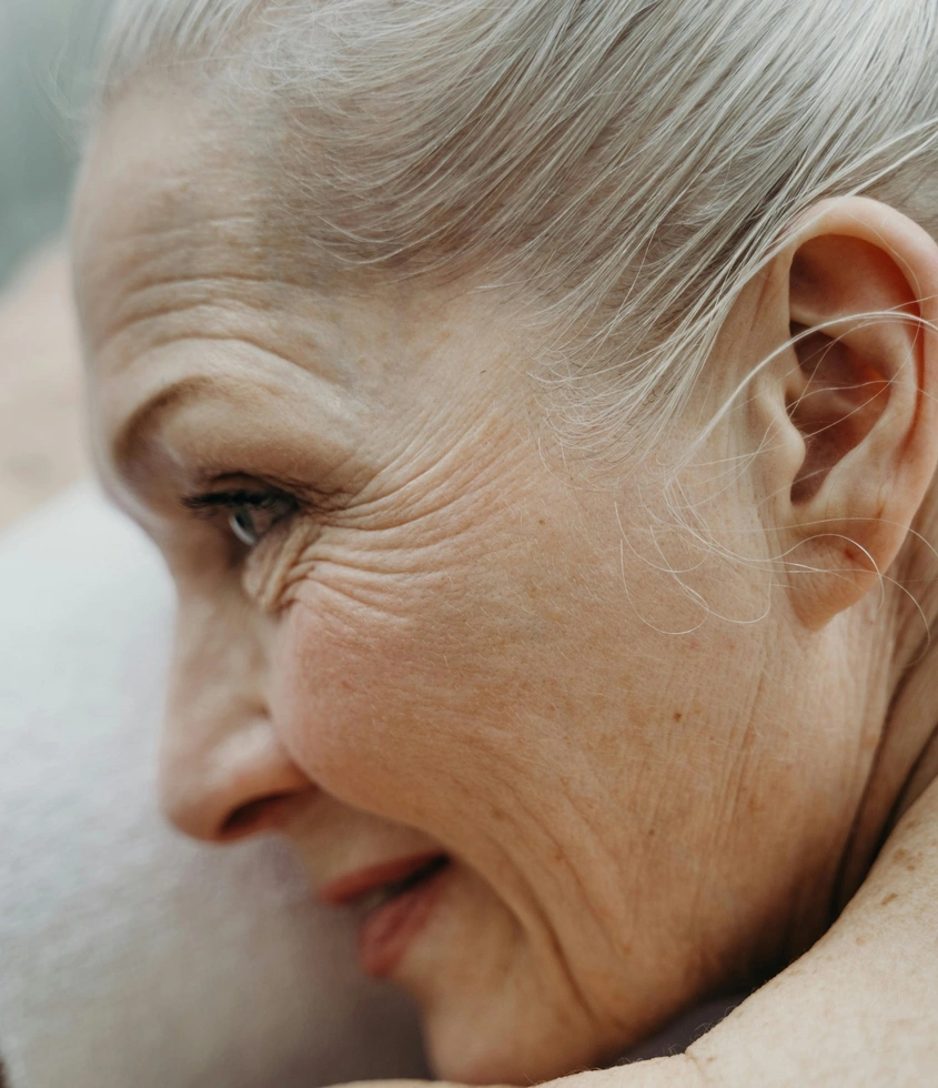 Следите на времето: Какво говорят бръчките за характера ни