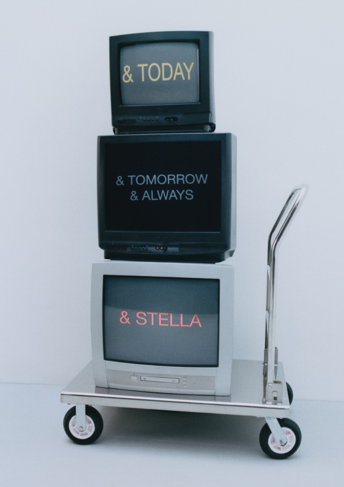 H&M представя: първи поглед към колекцията Stella McCartney H&M